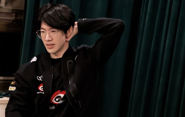 後防線時屢 後防線時屢