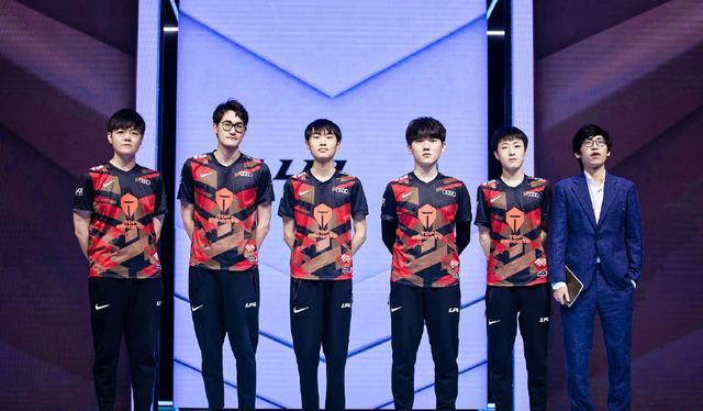 郑钦文凭借 郑钦文凭借